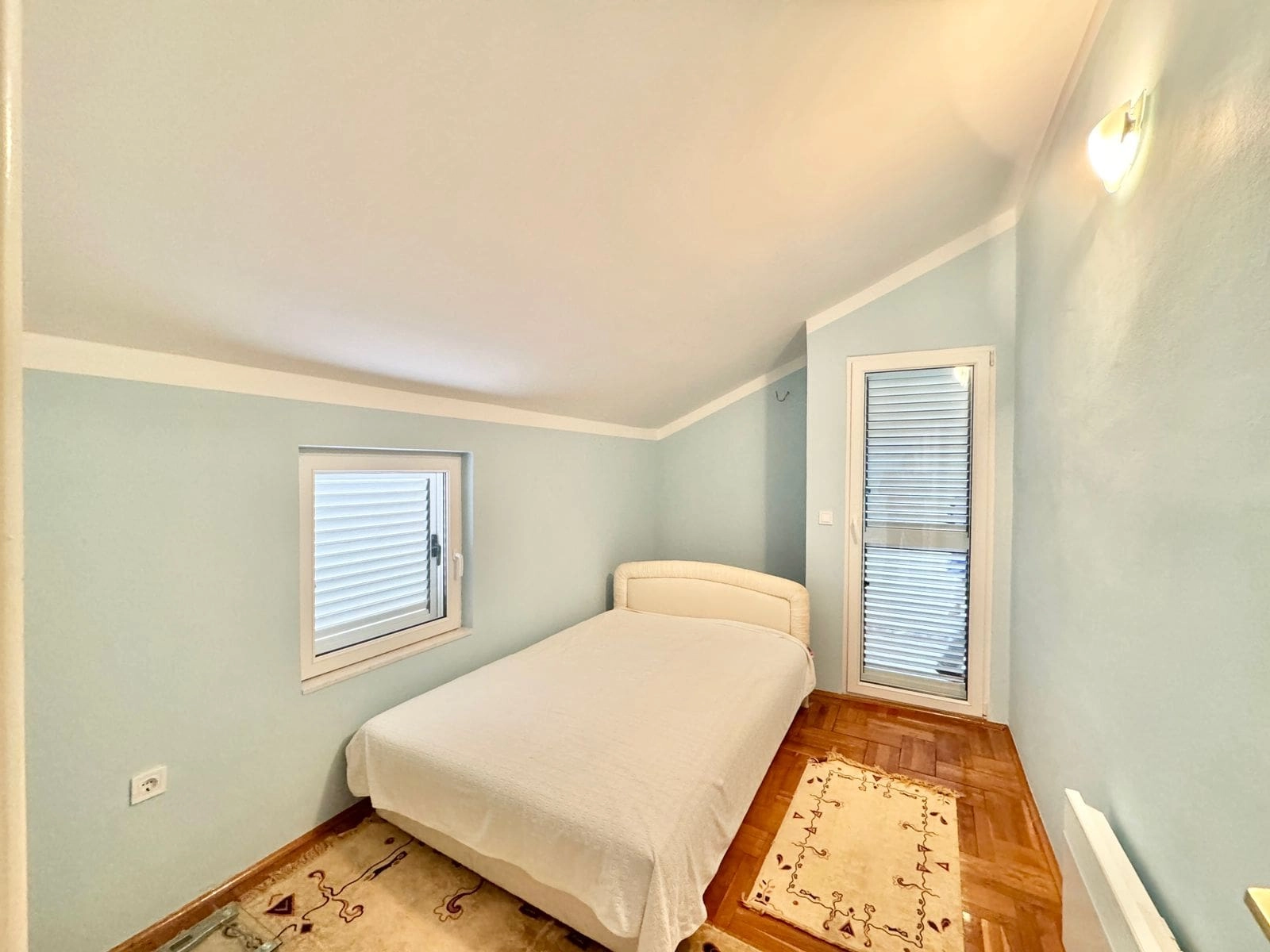 Dvosoban-stan-sa-terasom-u-Budvi-12 Dvosoban stan 54 m² – Budva — fotografija 13