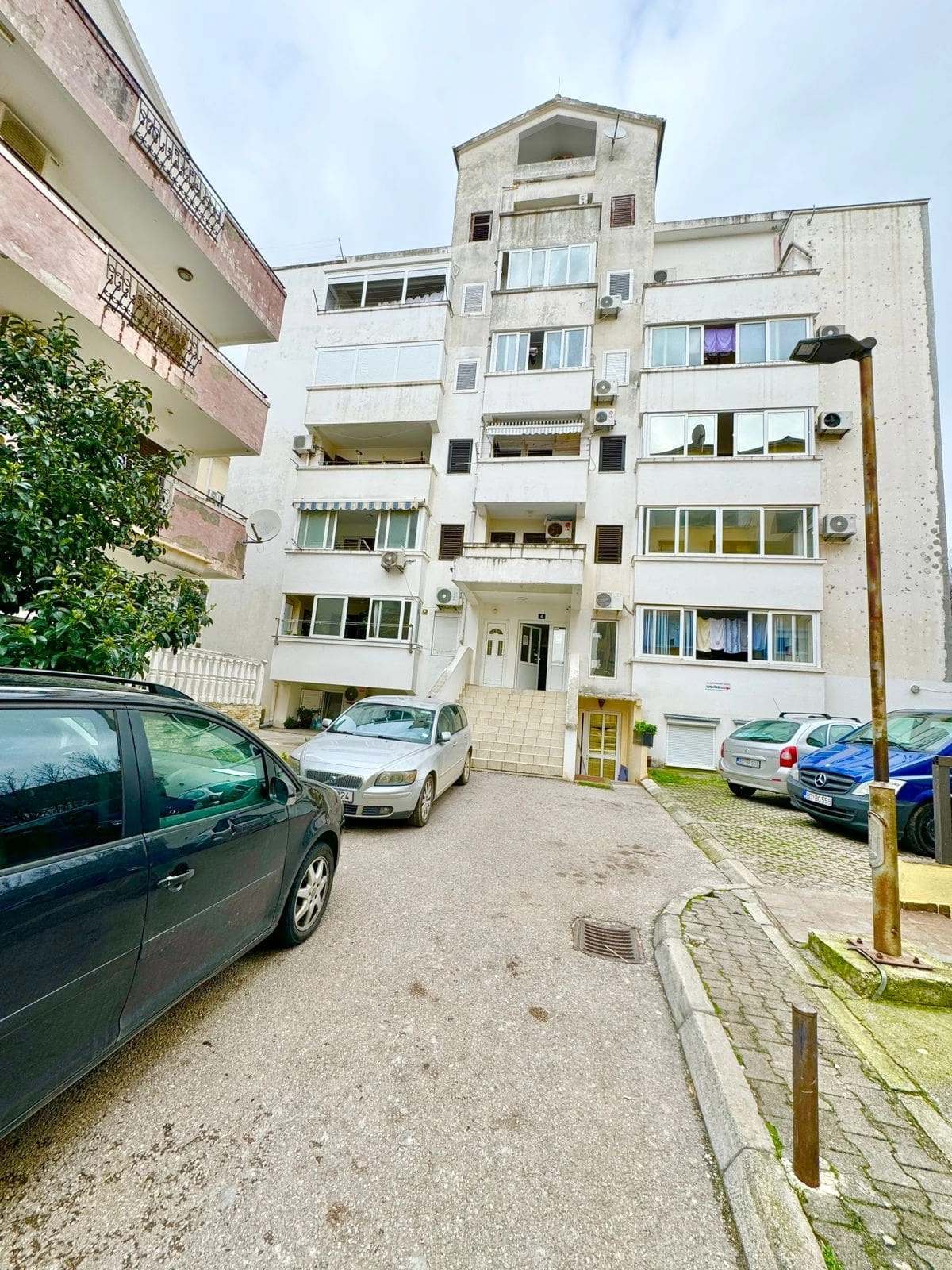 Dvosoban-stan-sa-terasom-u-Budvi-15 Dvosoban stan 54 m² – Budva — fotografija 16