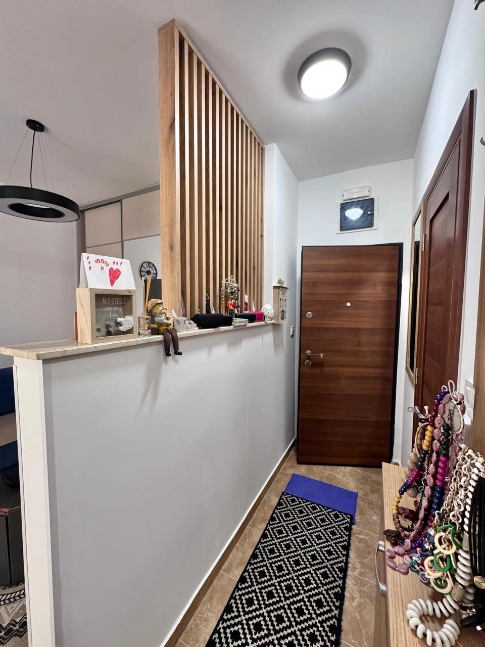 Garsonjera-sa-balkonom-u-centru-Budve-10 Stan 21 m² – Budva — fotografija 11
