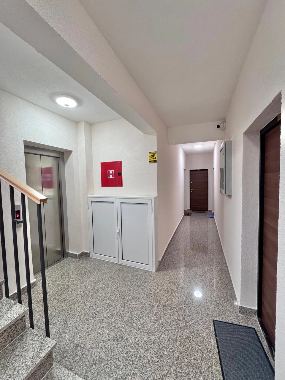 Garsonjera-sa-balkonom-u-centru-Budve-12 Stan 21 m² – Budva — fotografija 13