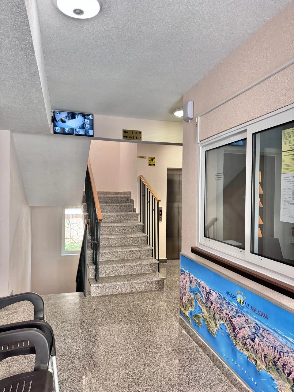 Garsonjera-sa-balkonom-u-centru-Budve-14 Stan 21 m² – Budva — fotografija 15