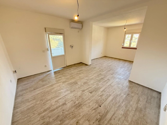 Dvosoban stan sa terasom u Šušnju