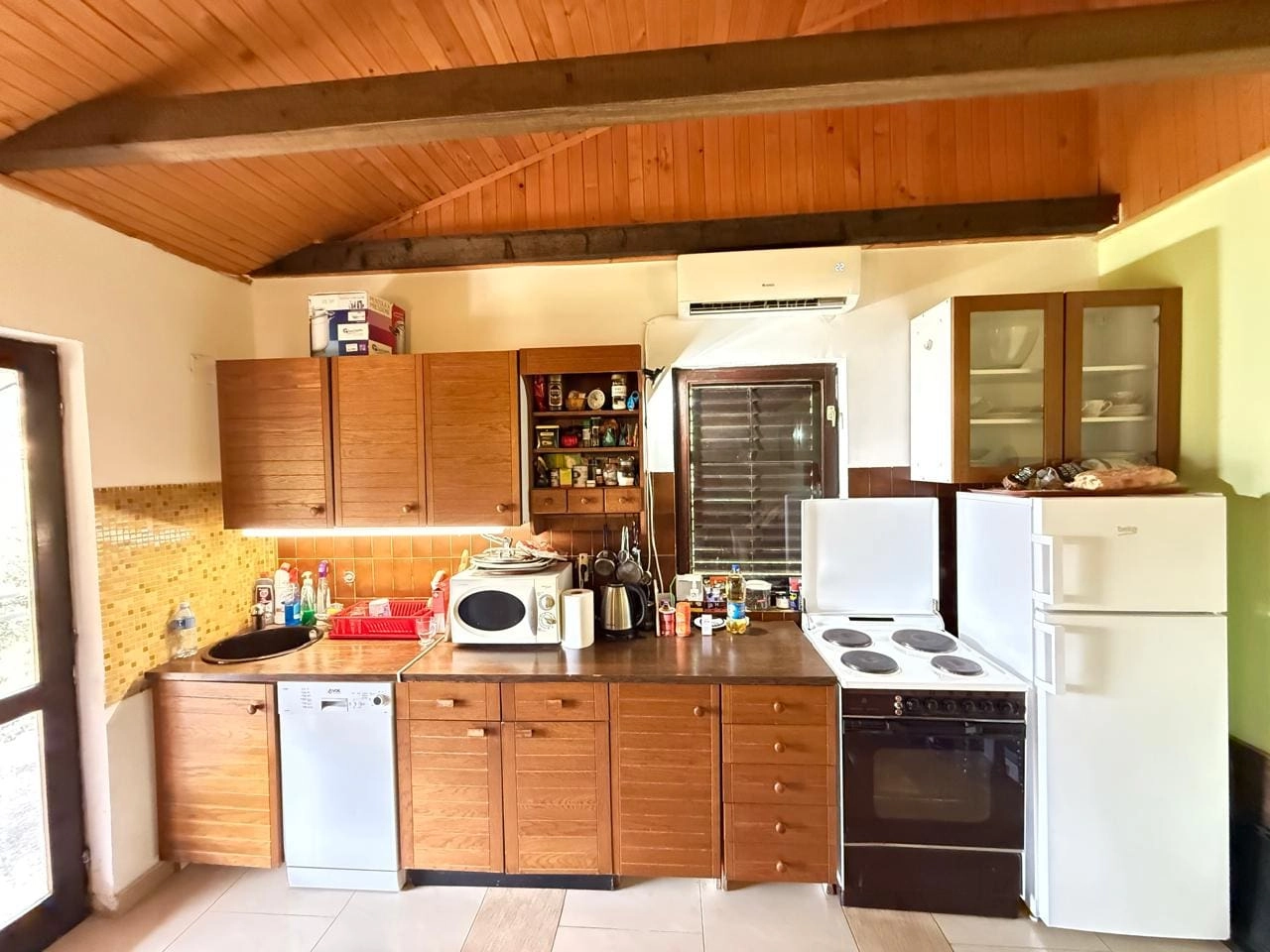 Kuca-sa-terasom-i-pogledom-na-more-u-Canju-Bar-3 Kuća 140 m² – Čanj, Bar — fotografija 4