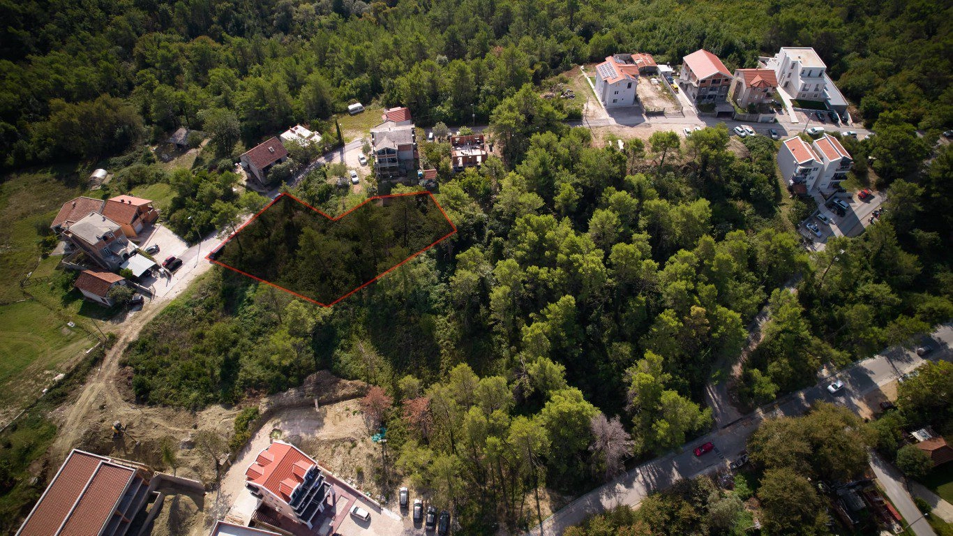 Plac-sa-gradjevinskom-dozvolom-u-Tivtu-2 Plac 1.982 m² – Tivat — fotografija 3