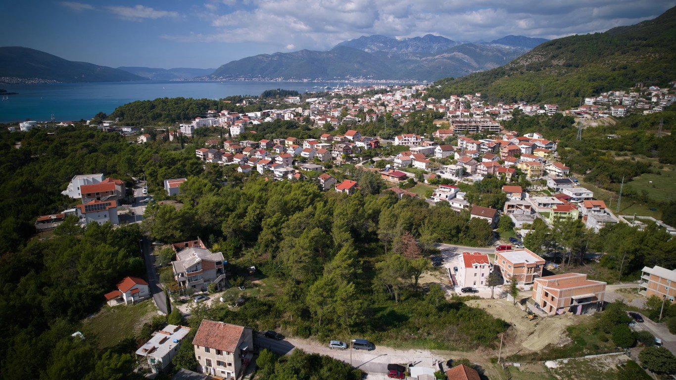 Plac-sa-gradjevinskom-dozvolom-u-Tivtu-6 Plac 1.982 m² – Tivat — fotografija 7