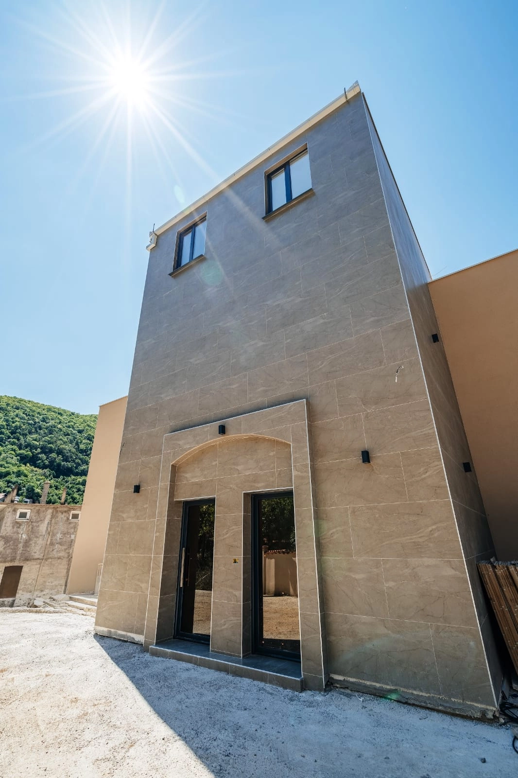 Mini-hotel-sa-20-soba-i-pogledom-na-more-Seoce-Budva-4 Hotel 1.530 m² – Seoce, Budva — fotografija 5