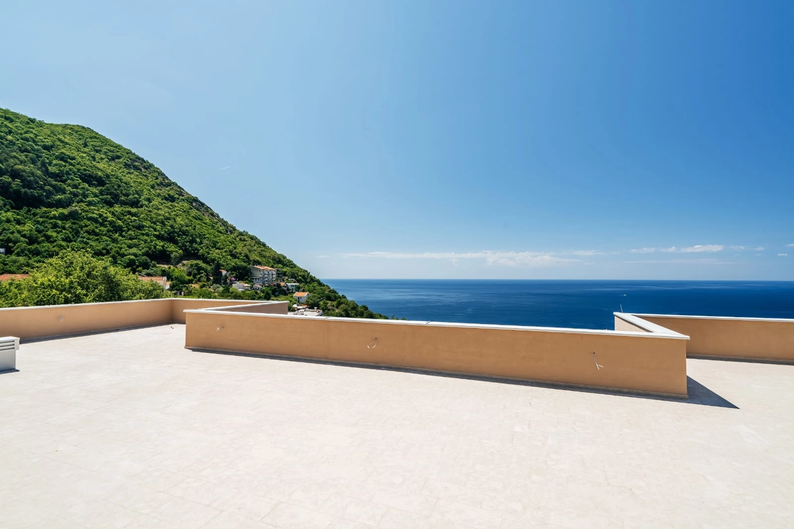 Mini-hotel-sa-20-soba-i-pogledom-na-more-Seoce-Budva-7 Hotel 1.530 m² – Seoce, Budva — fotografija 8