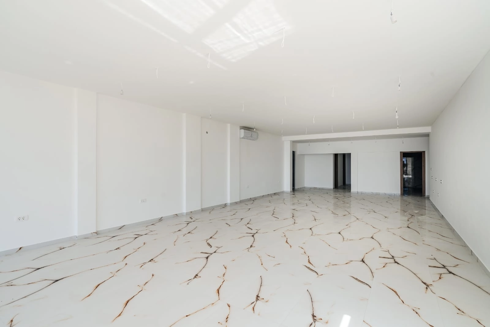 Mini-hotel-sa-20-soba-i-pogledom-na-more-Seoce-Budva-11 Hotel 1.530 m² – Seoce, Budva — fotografija 12