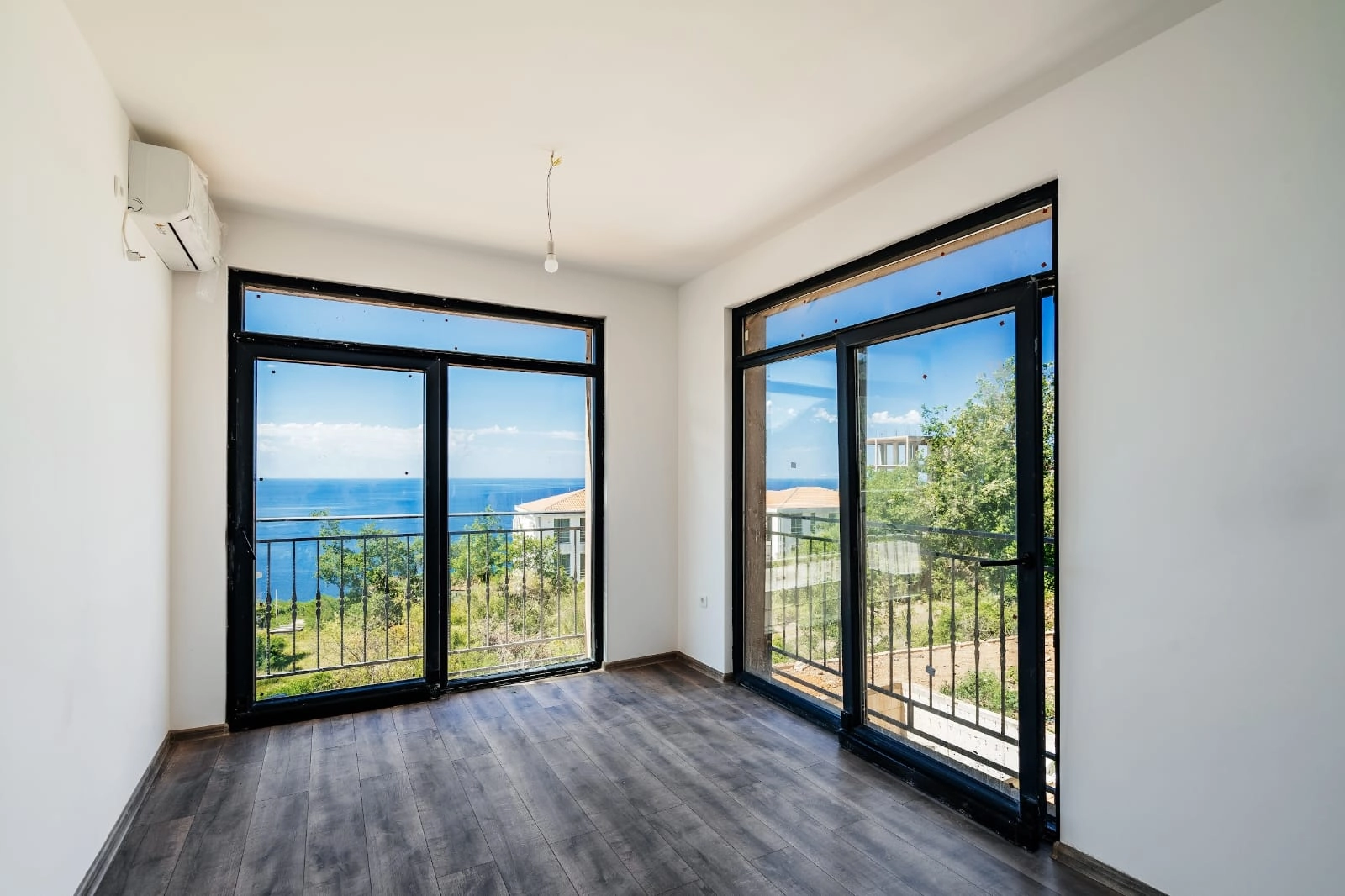 Mini-hotel-sa-20-soba-i-pogledom-na-more-Seoce-Budva-12 Hotel 1.530 m² – Seoce, Budva — fotografija 13