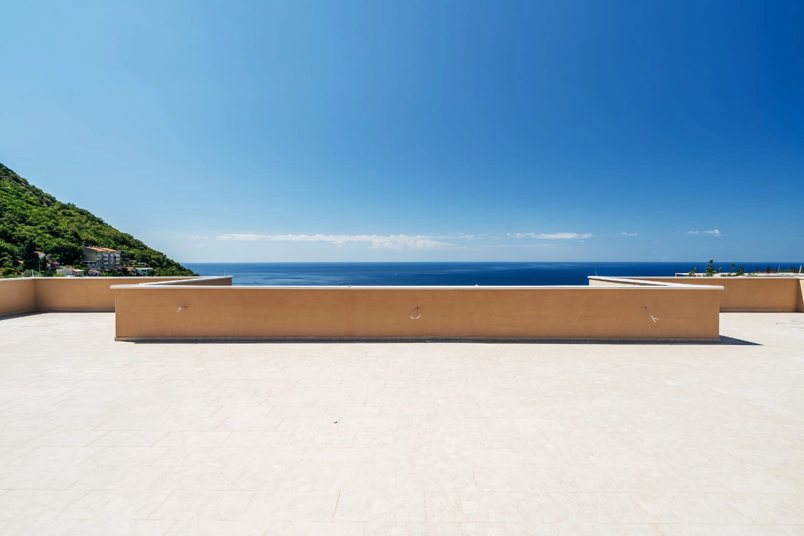 Mini-hotel-sa-20-soba-i-pogledom-na-more-Seoce-Budva-13 Hotel 1.530 m² – Seoce, Budva — fotografija 14