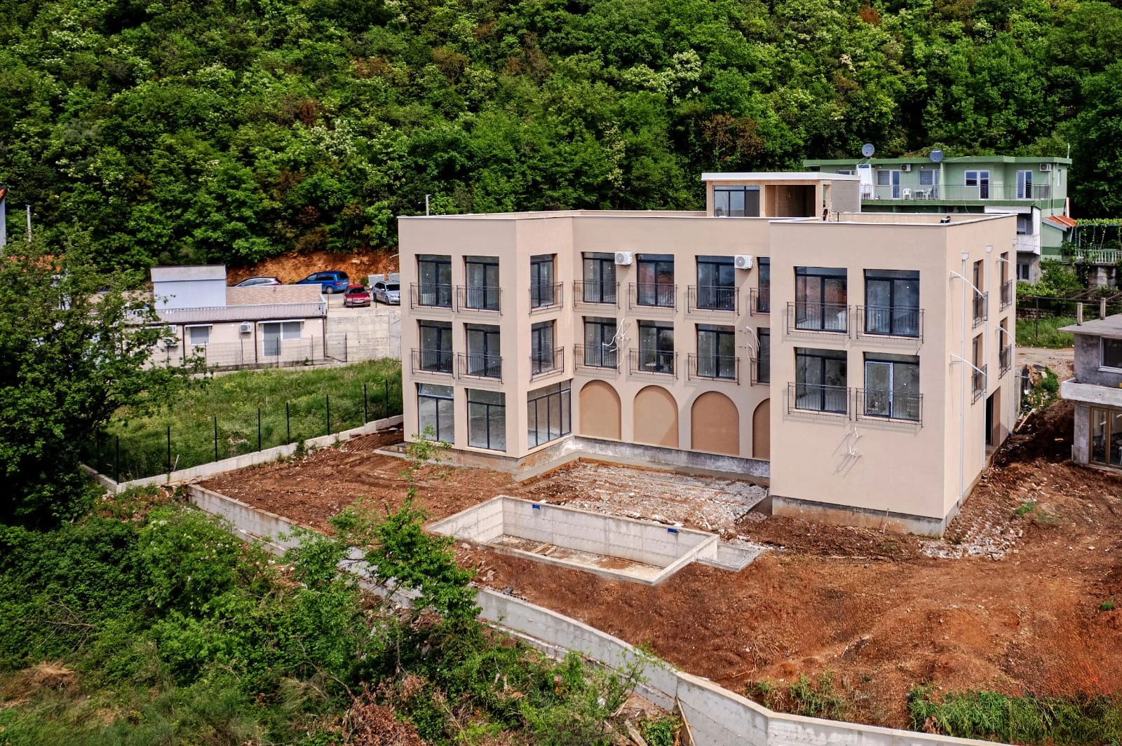 Mini-hotel-sa-20-soba-i-pogledom-na-more-Seoce-Budva-14 Hotel 1.530 m² – Seoce, Budva — fotografija 15