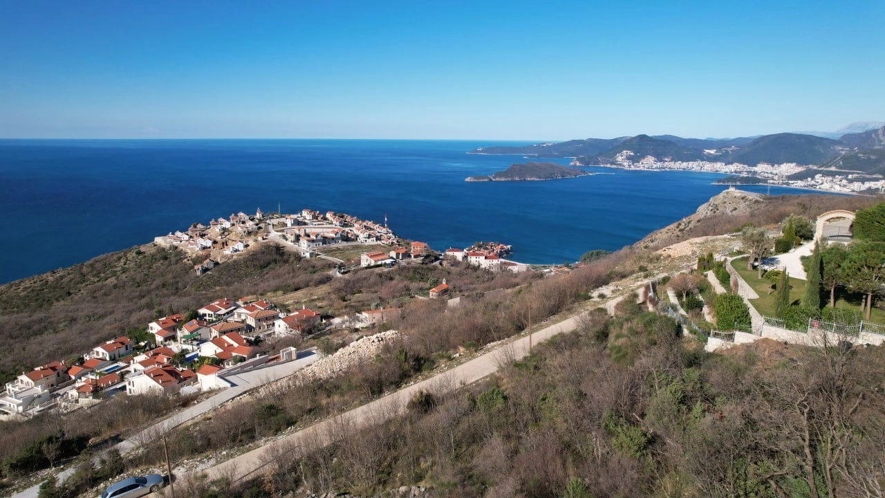 Plac sa pogledom na more u Blizikućama
