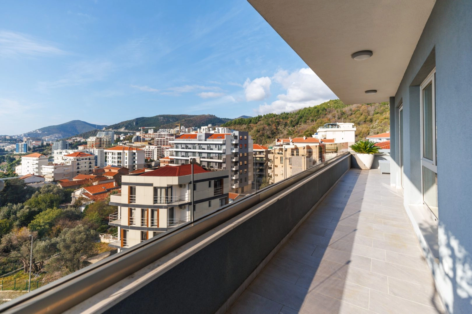 Penthaus-sa-pogledom-na-more-u-Becicima-Budva-14 Trosoban stan 463 m² – Bečići, Budva — fotografija 15