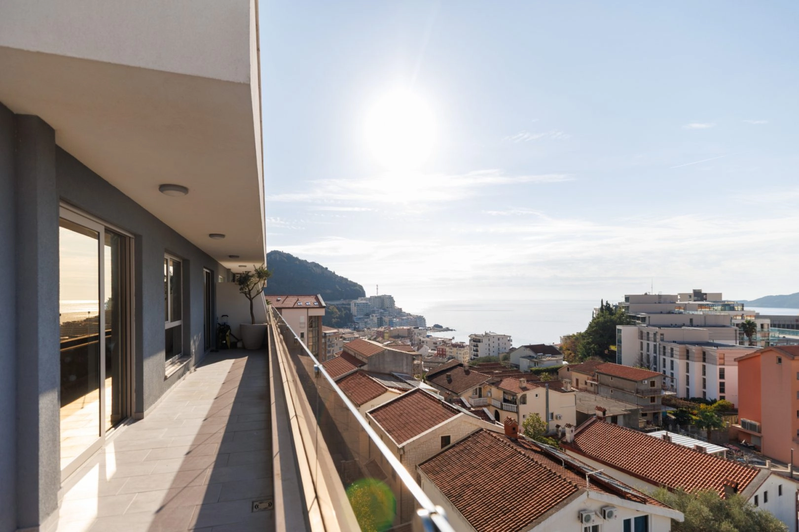 Penthaus-sa-pogledom-na-more-u-Becicima-Budva-15 Trosoban stan 463 m² – Bečići, Budva — fotografija 16