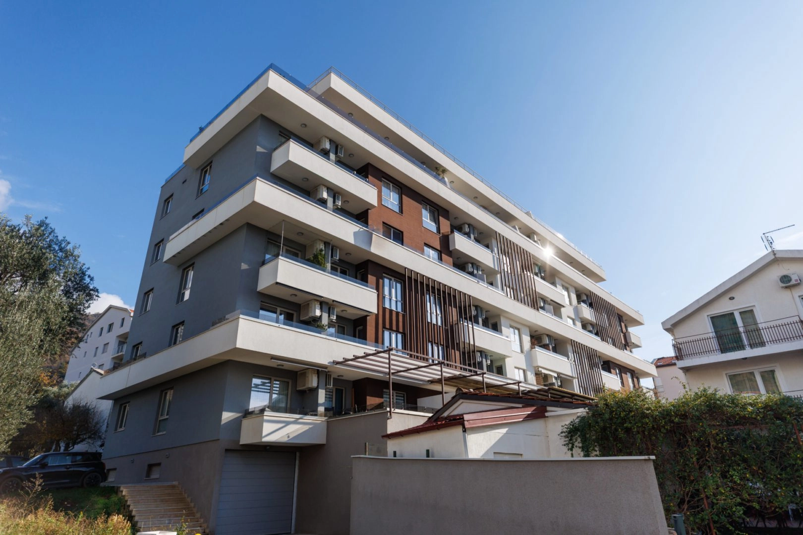 Penthaus-sa-pogledom-na-more-u-Becicima-Budva-18 Trosoban stan 463 m² – Bečići, Budva — fotografija 19