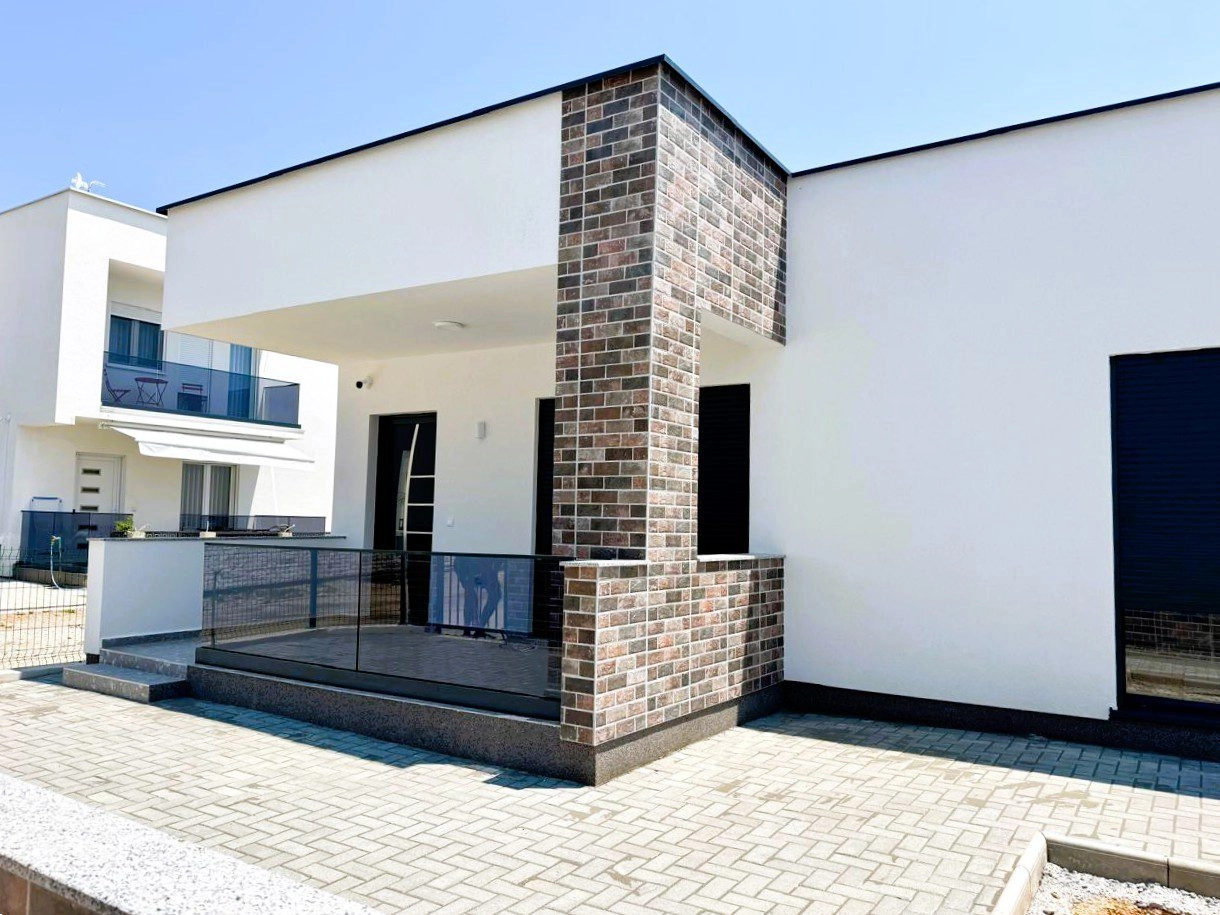 Nova kuća sa terasom u Donjem Štoju