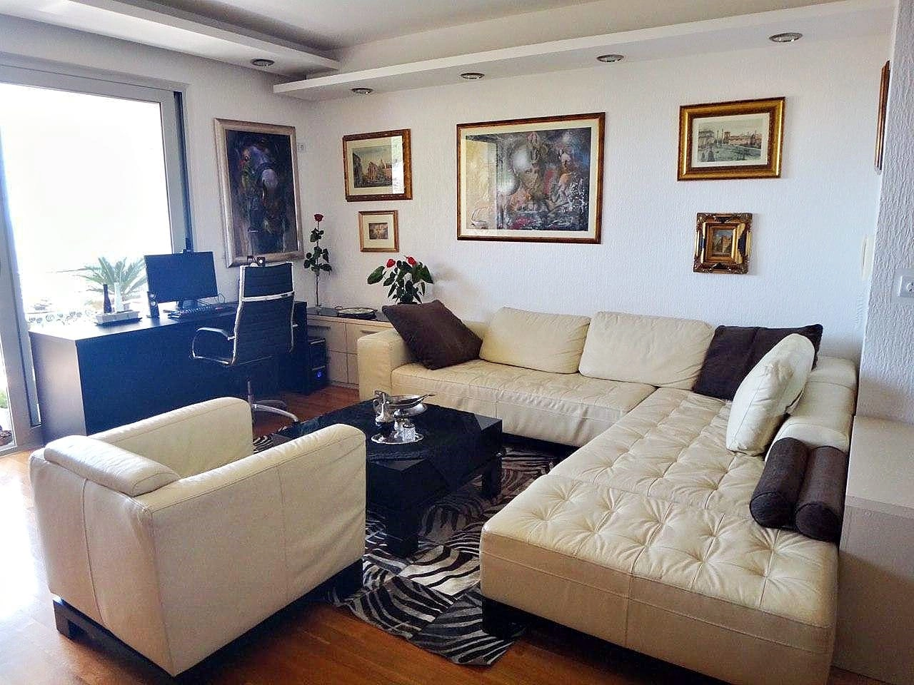 Trosoban-stan-sa-terasom-u-Budvi-12 Trosoban stan 100 m² – Lazi, Budva — fotografija 13