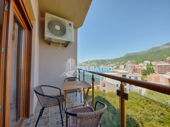 Hotel sa 14 apartmana u Dobroj Vodi
