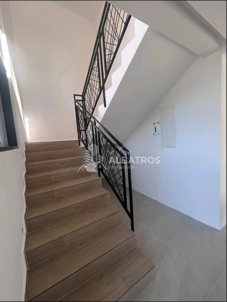 Trosobna-kuca-sa-terasama-u-Polju-Bar-2 Kuća sa dvije terase u Polju, Bar — fotografija 3