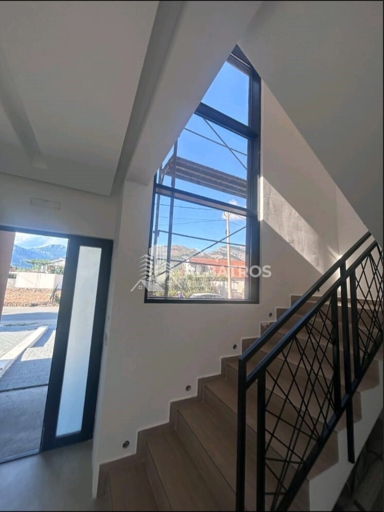 Trosobna-kuca-sa-terasama-u-Polju-Bar-3 Kuća sa dvije terase u Polju, Bar — fotografija 4