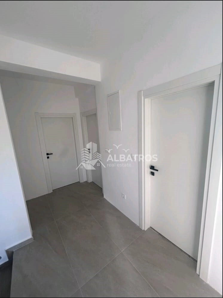Trosobna-kuca-sa-terasama-u-Polju-Bar-5 Kuća sa dvije terase u Polju, Bar — fotografija 6