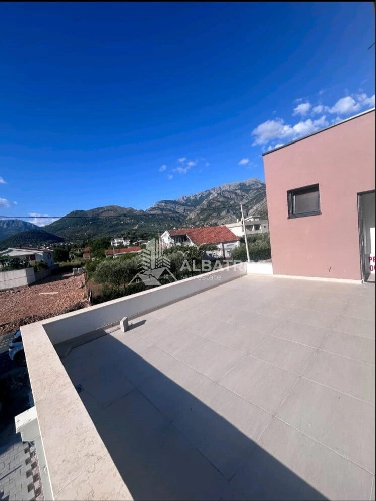 Trosobna-kuca-sa-terasama-u-Polju-Bar-10 Kuća sa dvije terase u Polju, Bar — fotografija 11