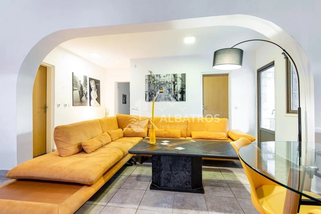 Trospratna-kamena-kuca-sa-dvoristem-Dobra-Voda-Bar-1 Izdavanje: Kuća 600 m² – Dobra Voda, Bar — fotografija 2