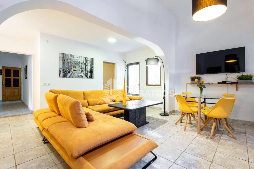 Trospratna-kamena-kuca-sa-dvoristem-Dobra-Voda-Bar-2 Izdavanje: Kuća 600 m² – Dobra Voda, Bar — fotografija 3