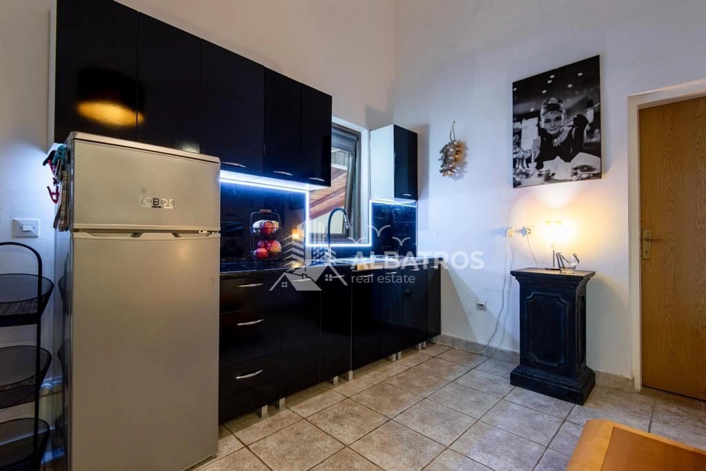 Trospratna-kamena-kuca-sa-dvoristem-Dobra-Voda-Bar-3 Izdavanje: Kuća 600 m² – Dobra Voda, Bar — fotografija 4