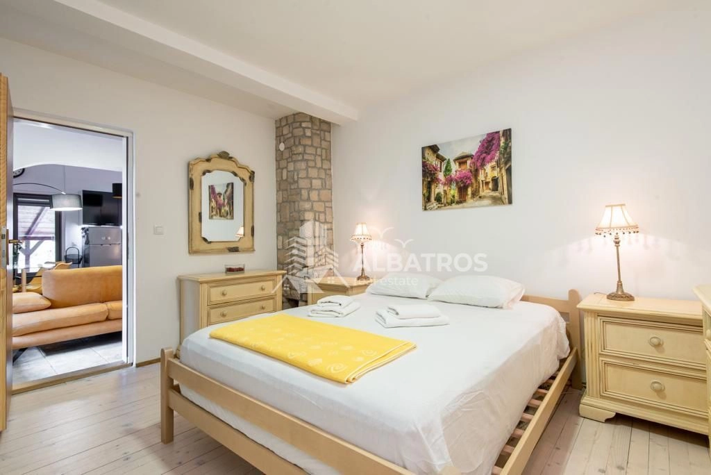Trospratna-kamena-kuca-sa-dvoristem-Dobra-Voda-Bar-4 Izdavanje: Kuća 600 m² – Dobra Voda, Bar — fotografija 5