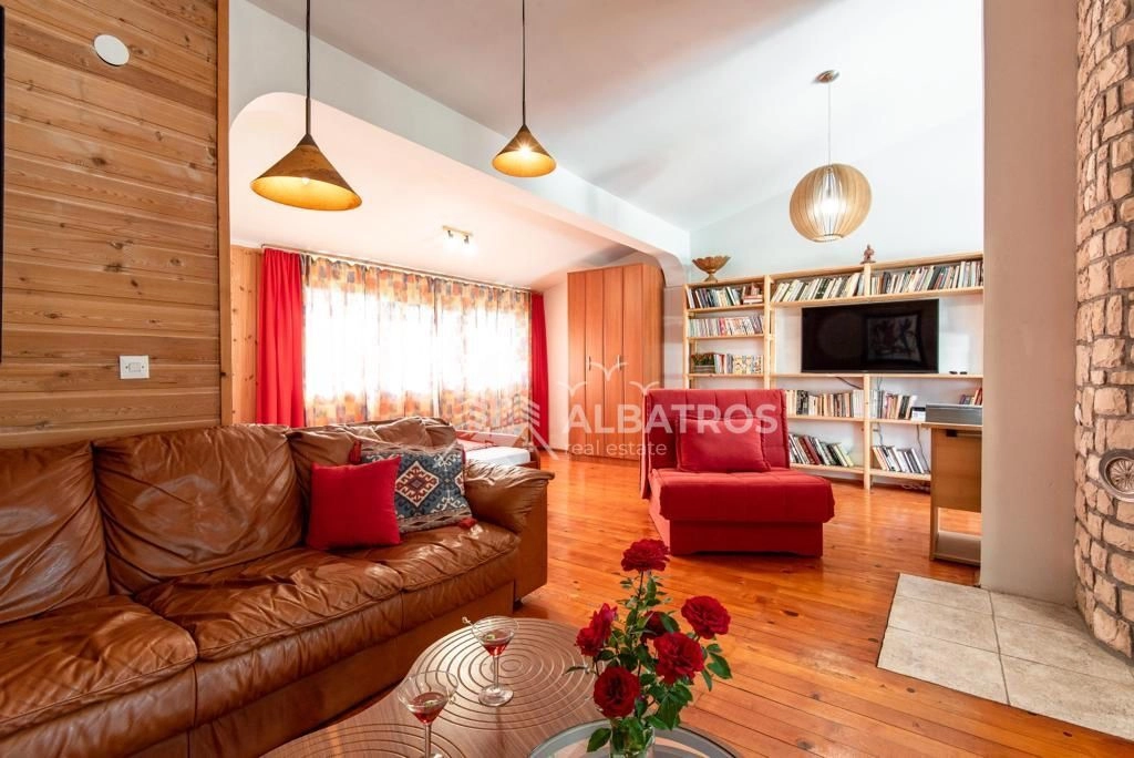 Trospratna-kamena-kuca-sa-dvoristem-Dobra-Voda-Bar-14 Izdavanje: Kuća 600 m² – Dobra Voda, Bar — fotografija 15