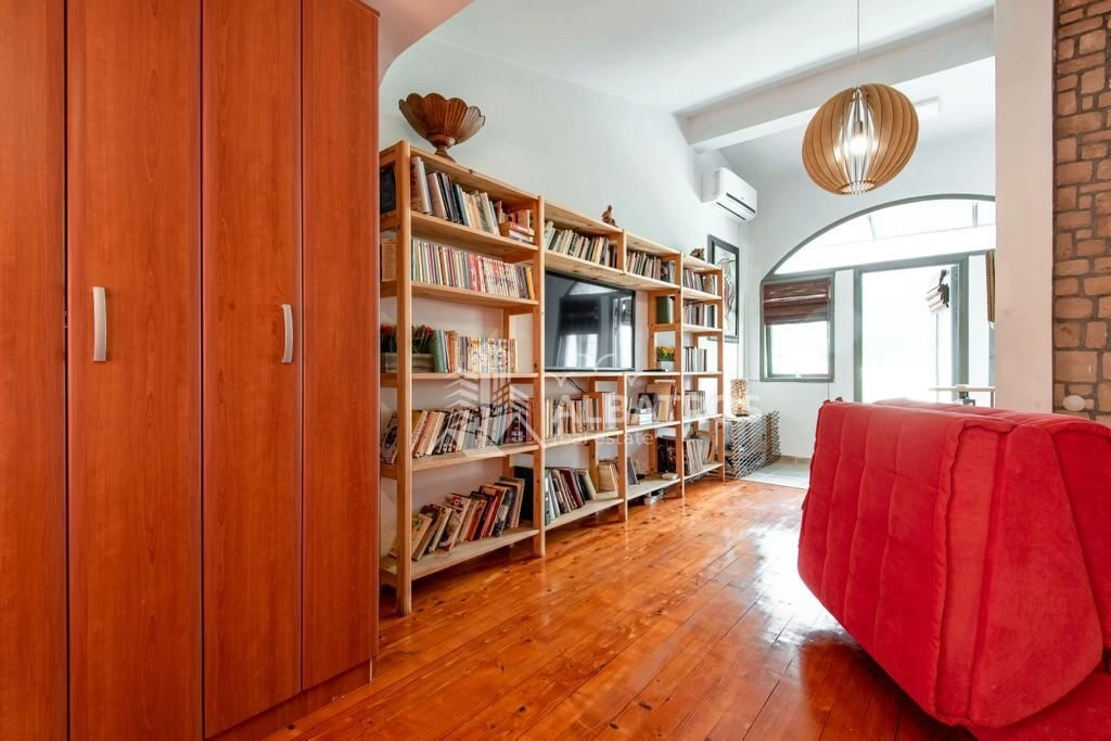 Trospratna-kamena-kuca-sa-dvoristem-Dobra-Voda-Bar-16 Izdavanje: Kuća 600 m² – Dobra Voda, Bar — fotografija 17