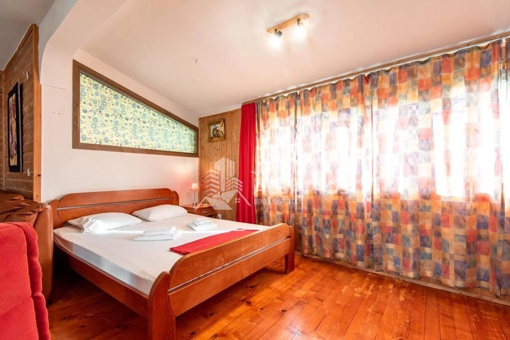 Trospratna-kamena-kuca-sa-dvoristem-Dobra-Voda-Bar-19 Izdavanje: Kuća 600 m² – Dobra Voda, Bar — fotografija 20