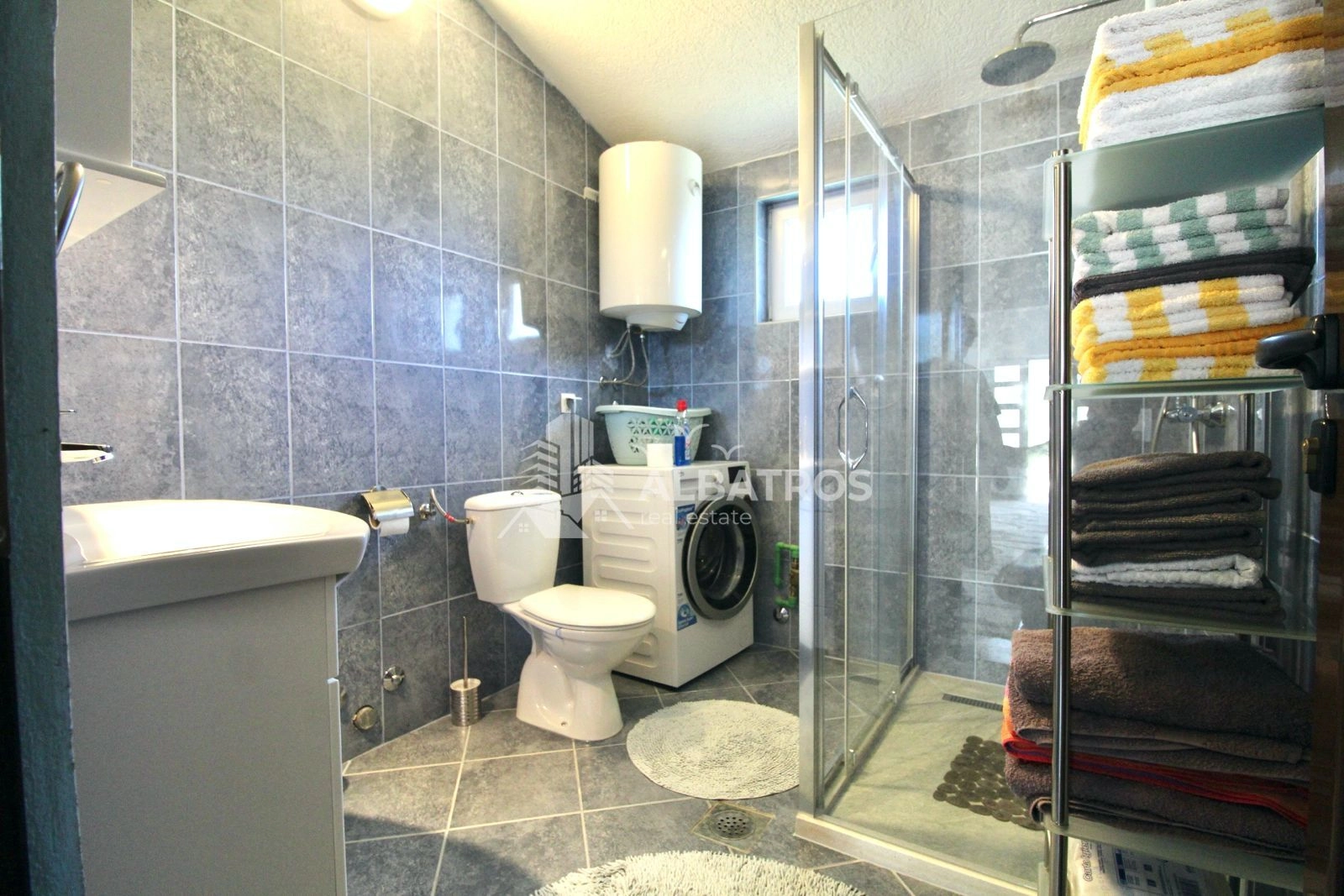 Trosoban-stan-na-drugom-spratu-kuce-Celuga-Bar-13 Izdavanje: Trosoban stan 130 m² – Čeluga, Bar — fotografija 14