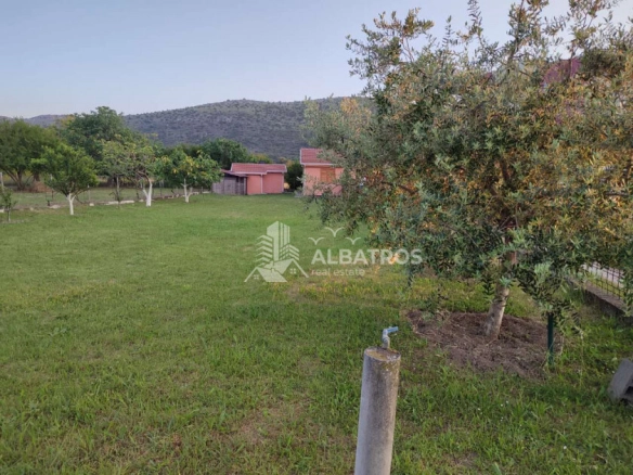 Kuća sa voćnjakom na placu u Tombi, Bar — fotografija 2