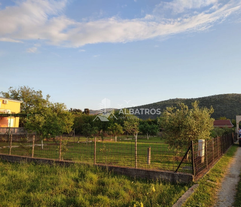 Kuca-sa-placom-i-vocnjakom-u-Tombi-Bar-2 Kuća sa voćnjakom na placu u Tombi, Bar — fotografija 3