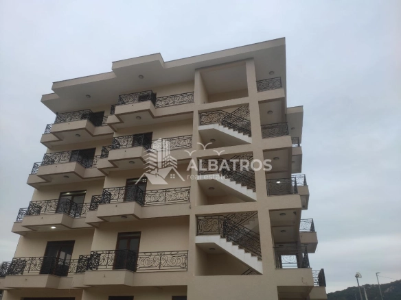 Poslovni prostor od 1707 m² u Tombu