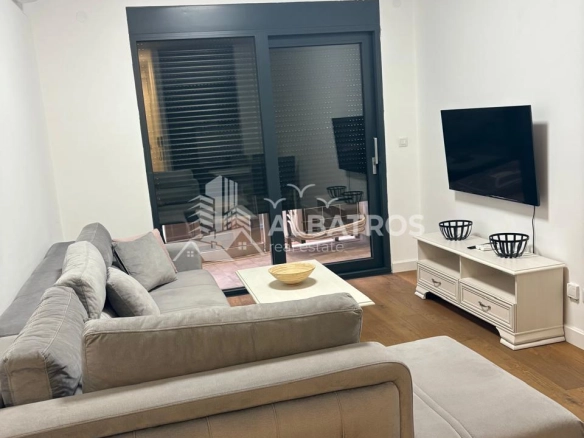 Dvosoban stan 80 m² u blizini centra