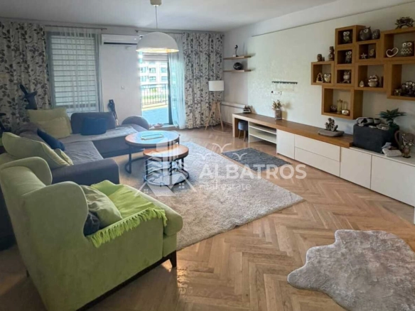 Dvosoban stan na prvoj liniji do mora
