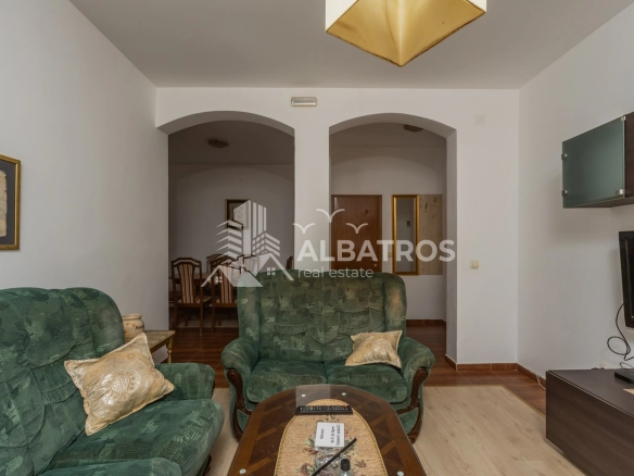 Izdavanje: Jednosoban stan 64 m² – Rena, Bar — fotografija 2