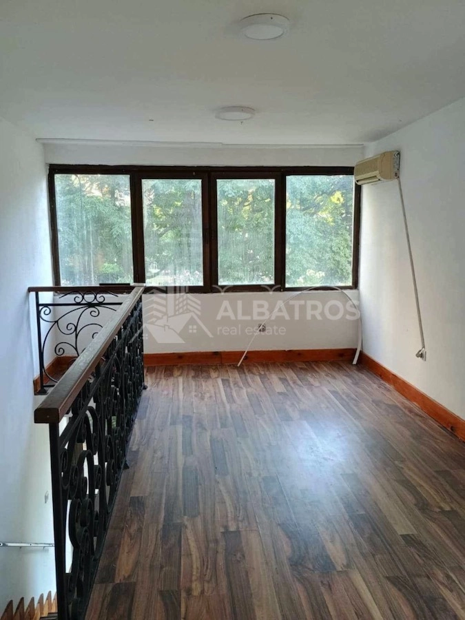 Poslovni prostor 32 m² u centru Bara