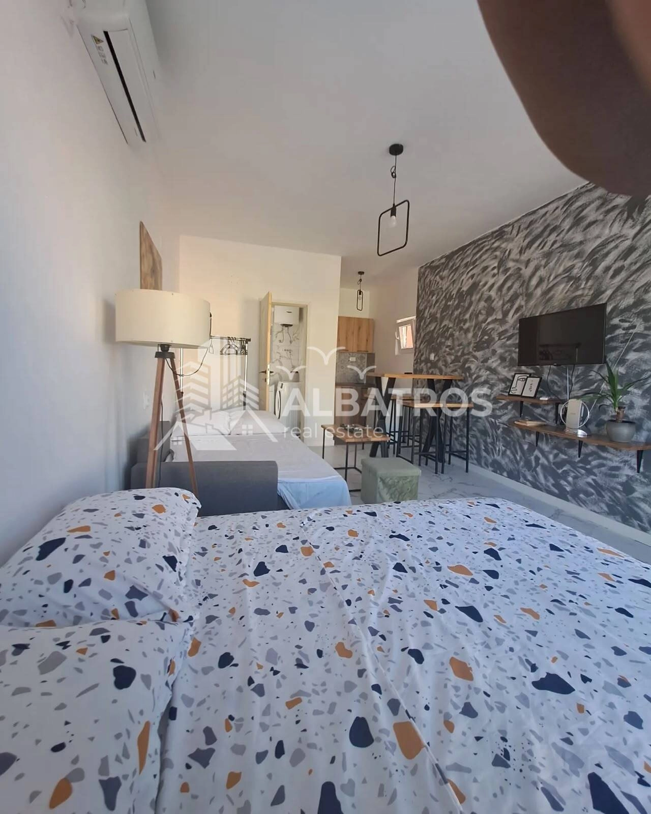 Garsonjera-u-novogradnji-na-Susnju-Bar-1 Izdavanje: Stan 35 m² – Šušanj, Bar — fotografija 2