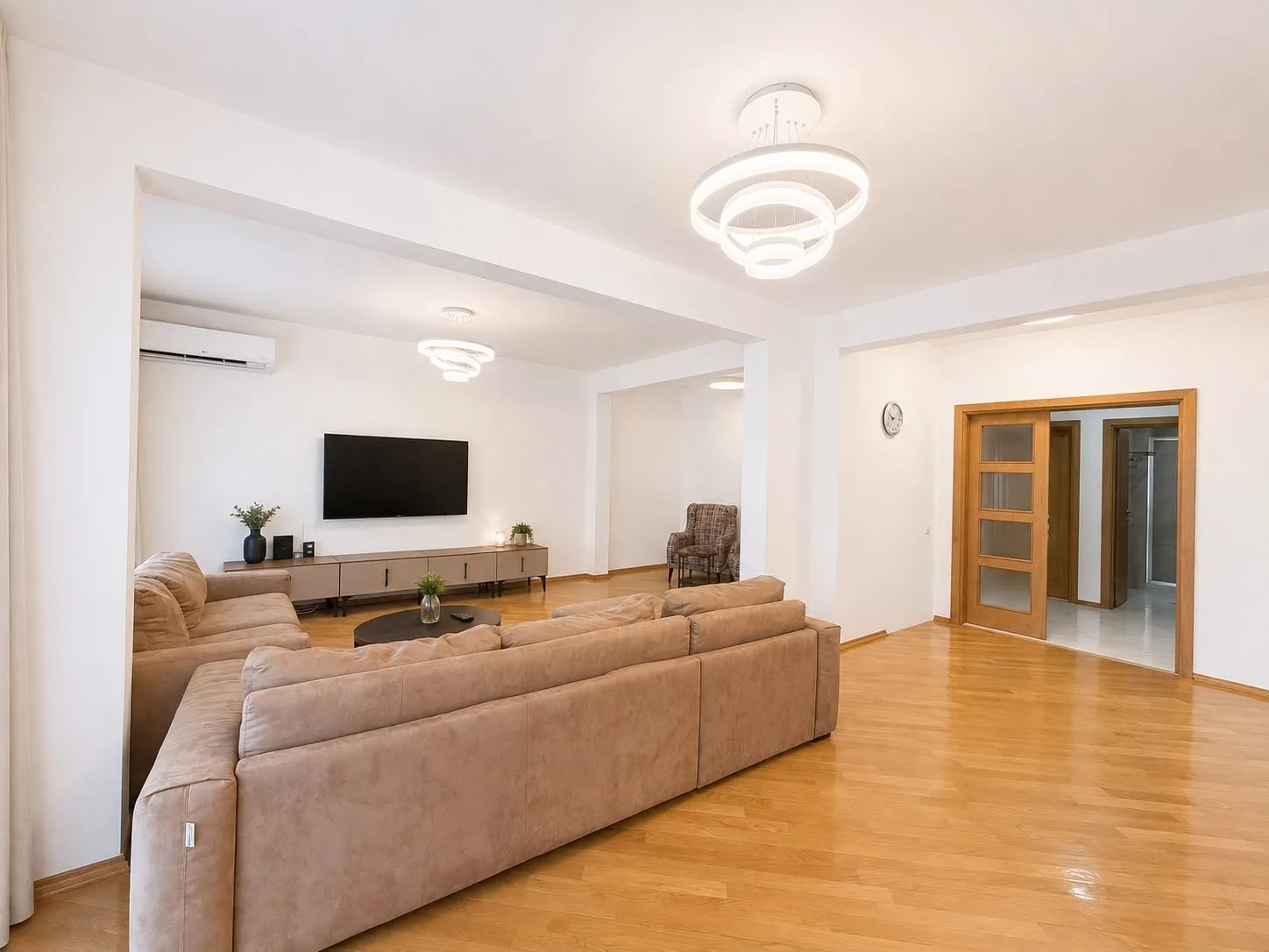 Izdavanje: Trosoban stan 150 m² – Lazi, Budva — fotografija 2