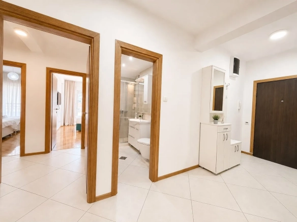 Izdavanje: Trosoban stan 150 m² – Lazi, Budva — fotografija 11
