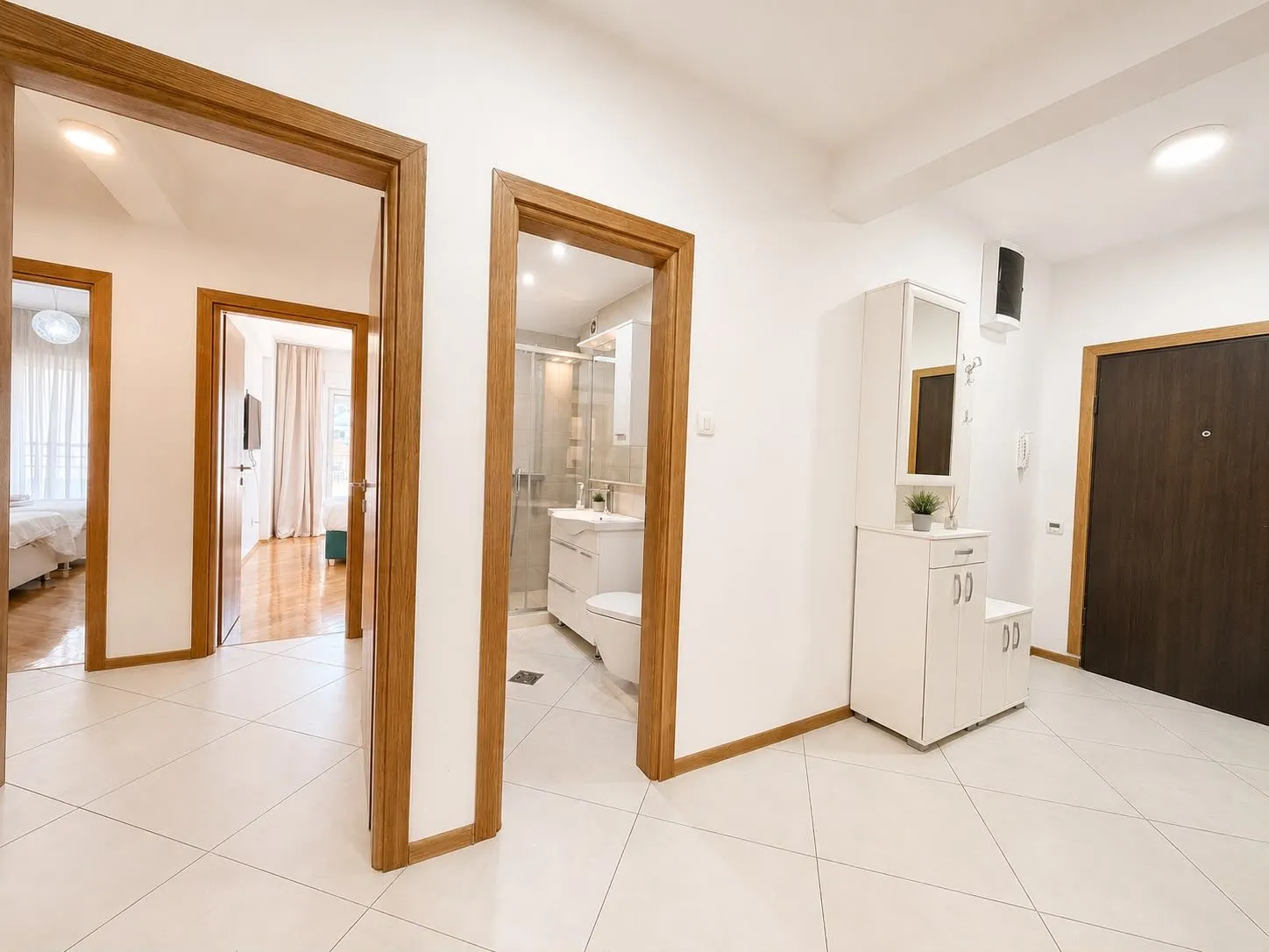 Izdavanje: Trosoban stan 150 m² – Lazi, Budva — fotografija 11