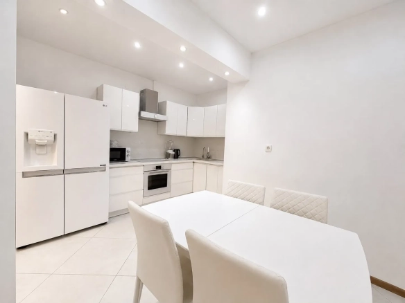 Izdavanje: Trosoban stan 150 m² – Lazi, Budva — fotografija 17