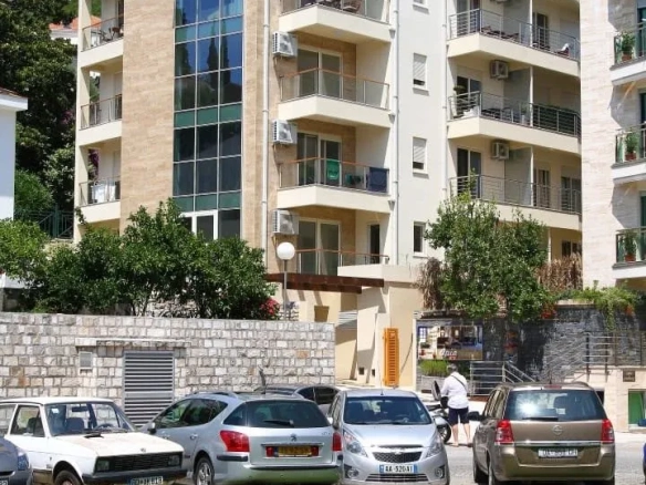 Izdavanje: Dvosoban stan 75 m² – Gospoština, Budva — fotografija 6