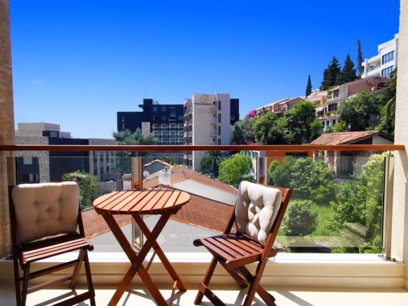 Izdavanje: Dvosoban stan 75 m² – Gospoština, Budva — fotografija 9