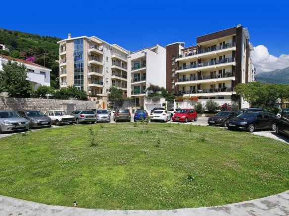 Izdavanje: Dvosoban stan 75 m² – Gospoština, Budva — fotografija 16