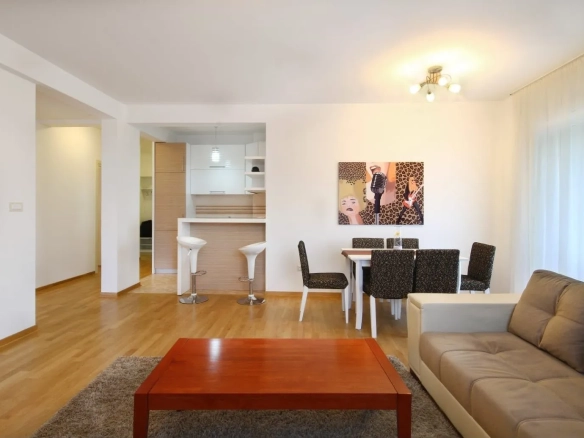 Izdavanje: Dvosoban stan 75 m² – Gospoština, Budva — fotografija 17